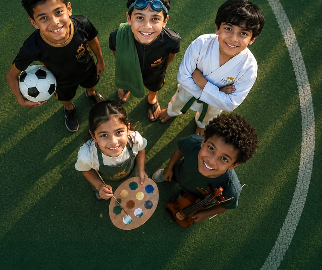 أطفال FMD Sport يحملون كرة قدم ونظارة سباحة وأدوات رسم وكمان